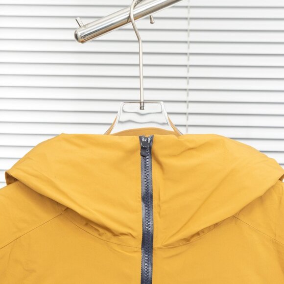 Arc'teryx Macai LT Lightweight Down Jacket Unisex in Orange/Black - Picture 4 of 12